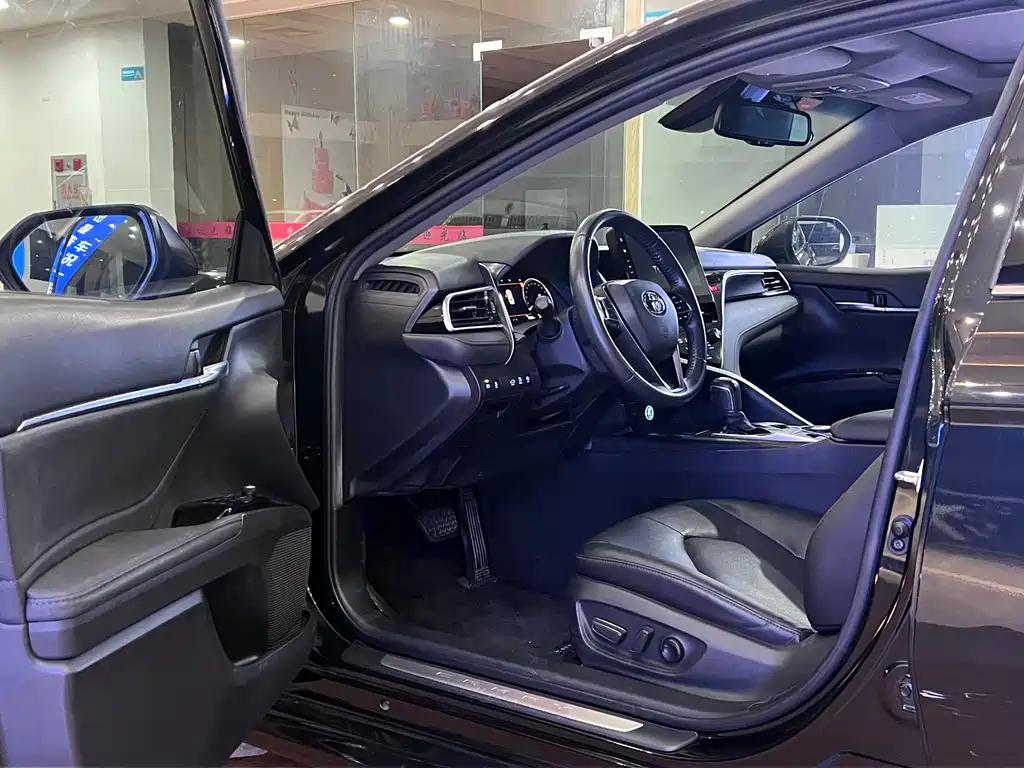 Toyota Camry 2021 2.5G Luxury