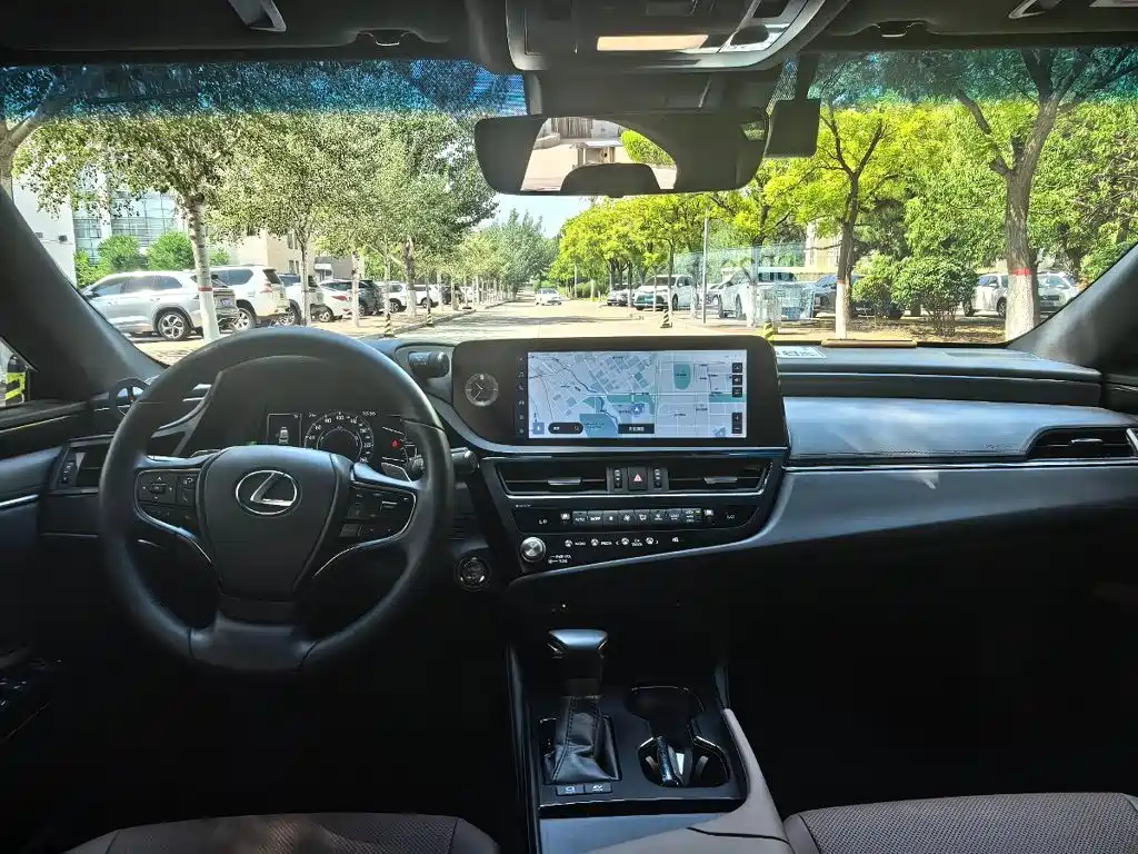 Lexus ES — миниатюра 6