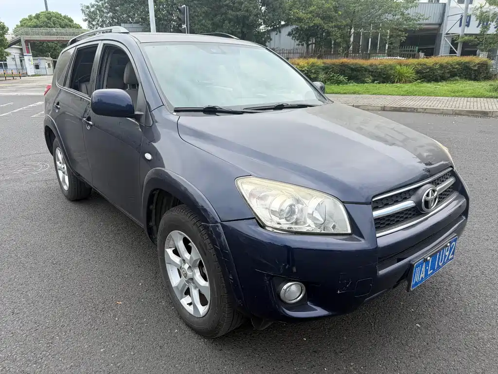 Toyota RAV4 — миниатюра 3