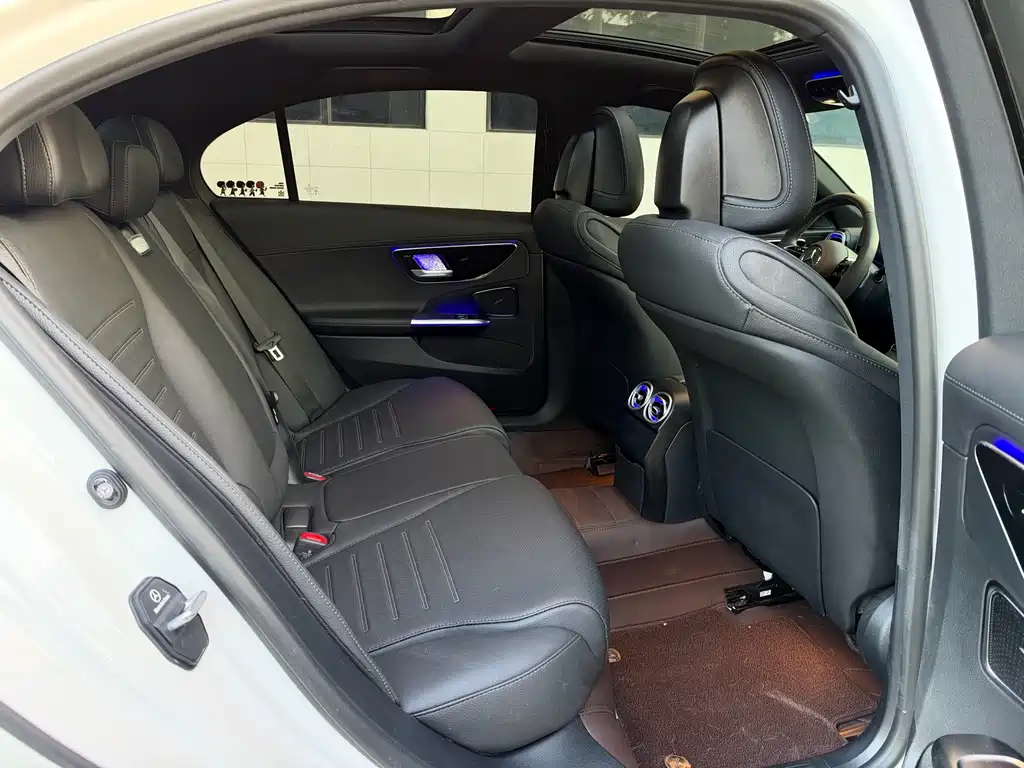 Mercedes-Benz C-Class — миниатюра 16