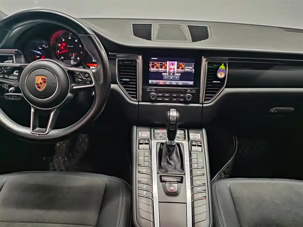 Porsche Macan — миниатюра 6
