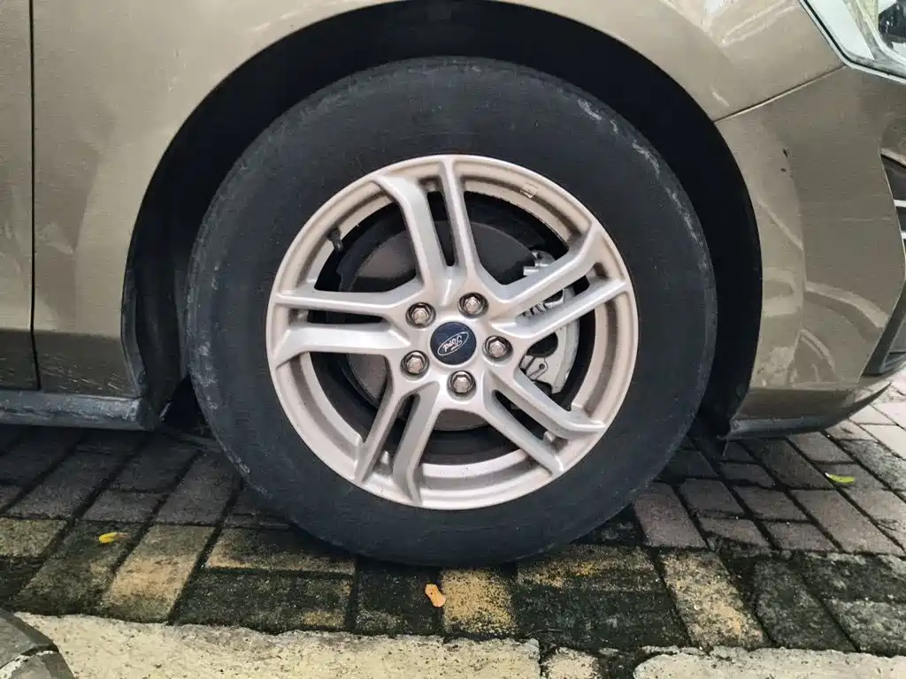 Ford Focus — миниатюра 23