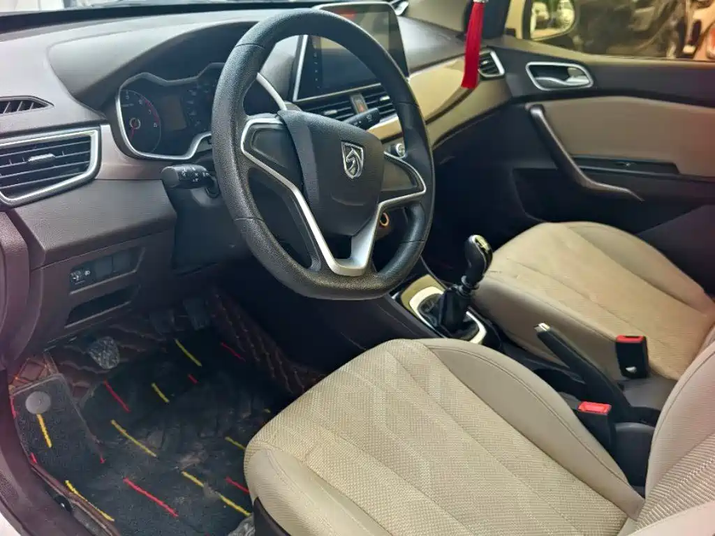Baojun 310W — миниатюра 5