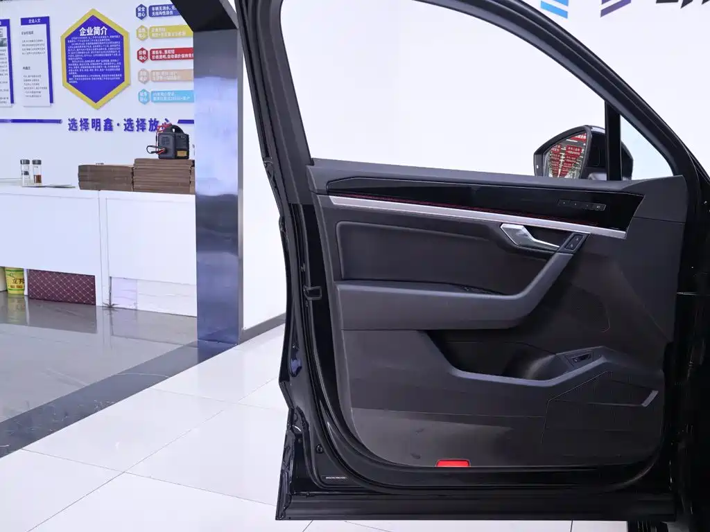 Volkswagen Touareg — миниатюра 18