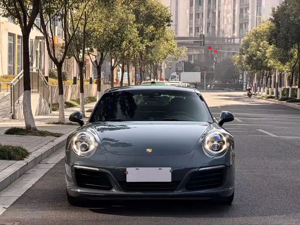 PORSCHE 911