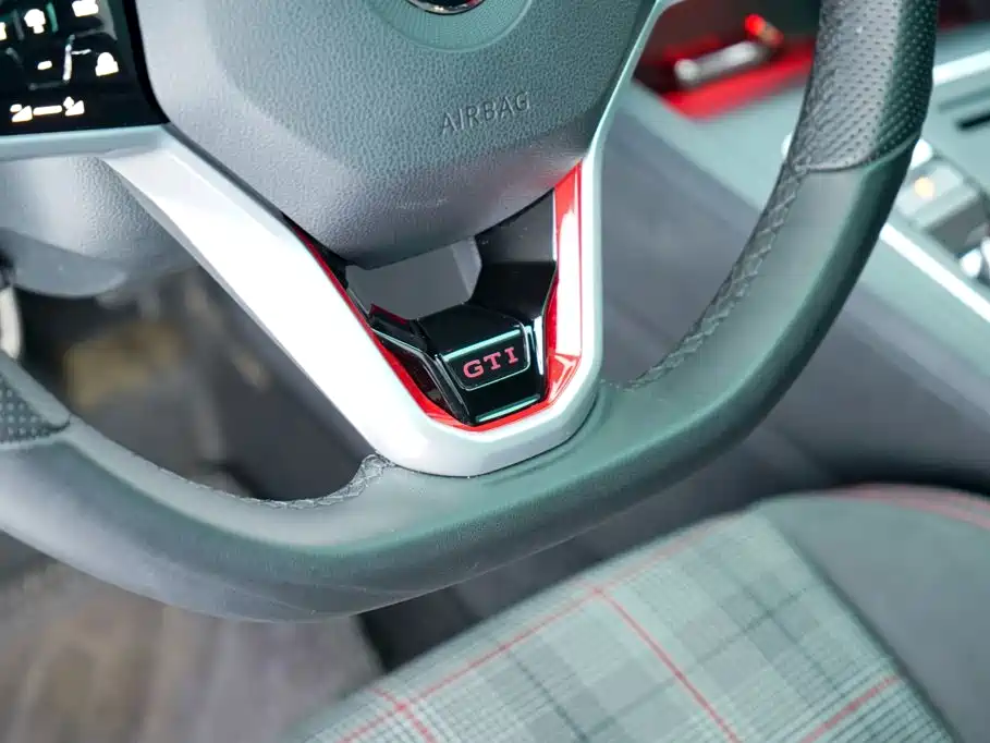 Volkswagen Golf GTI — миниатюра 32