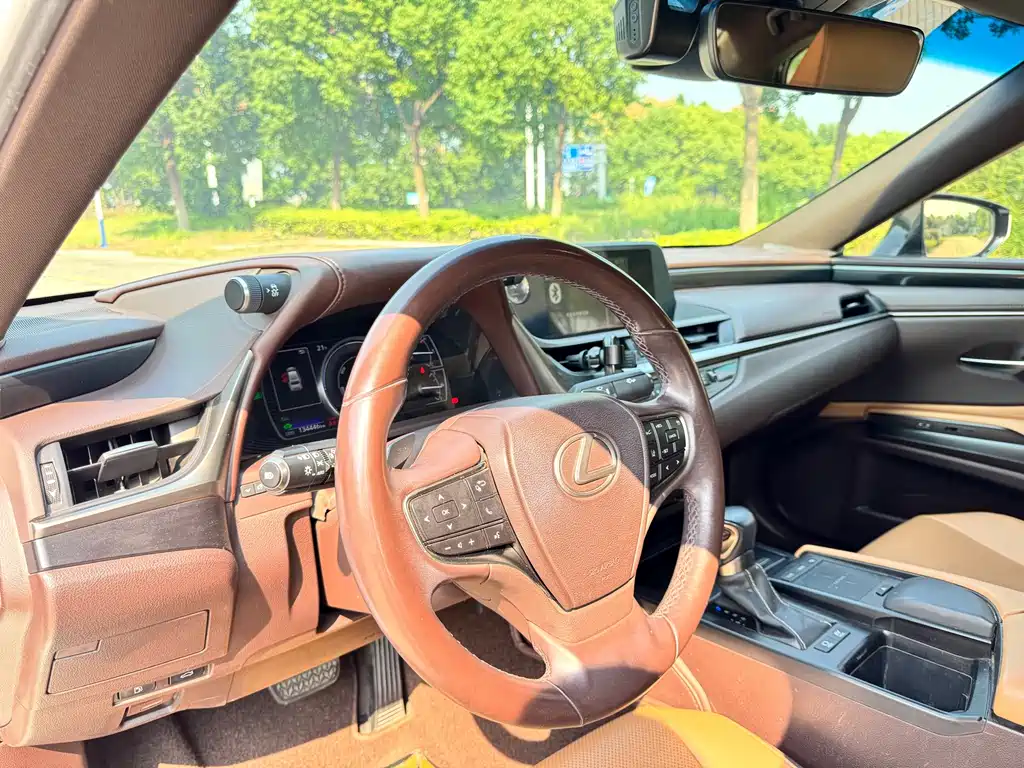 Lexus ES — миниатюра 7