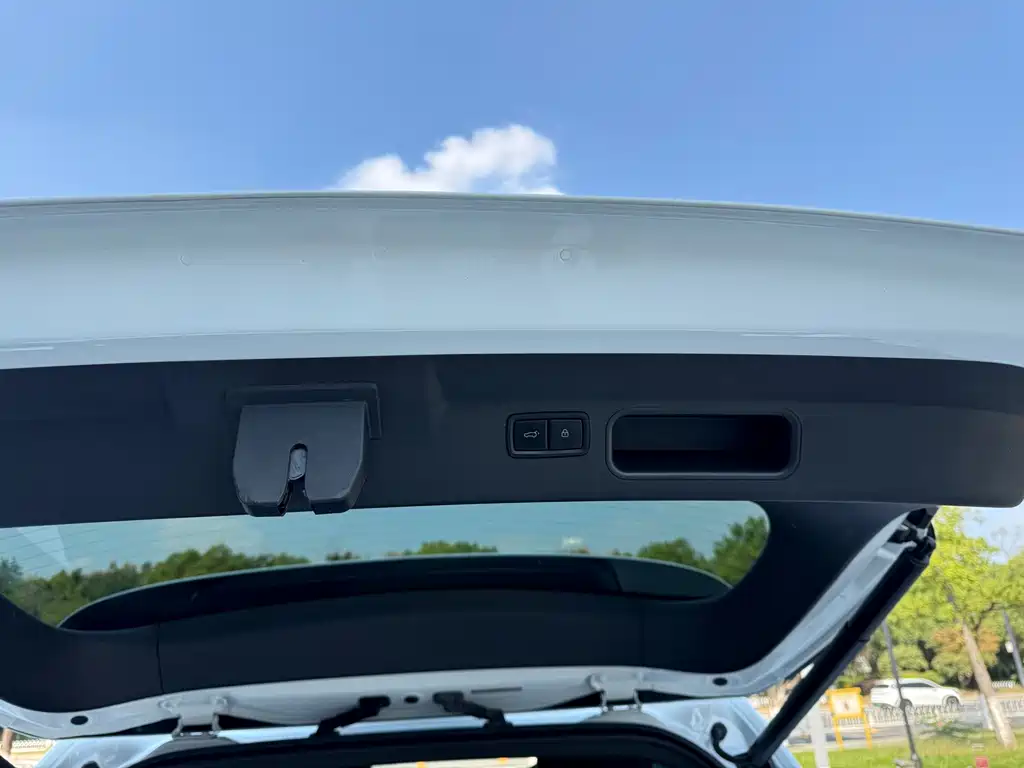 Li Auto Li ONE — миниатюра 8