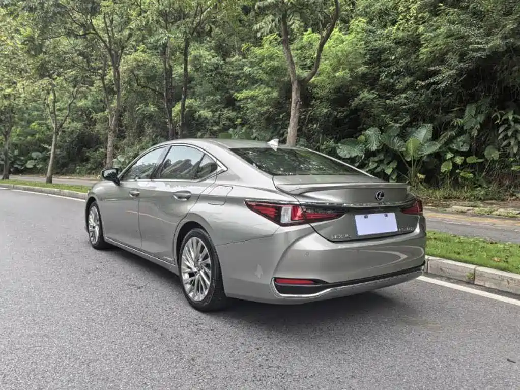 Lexus ES — миниатюра 6