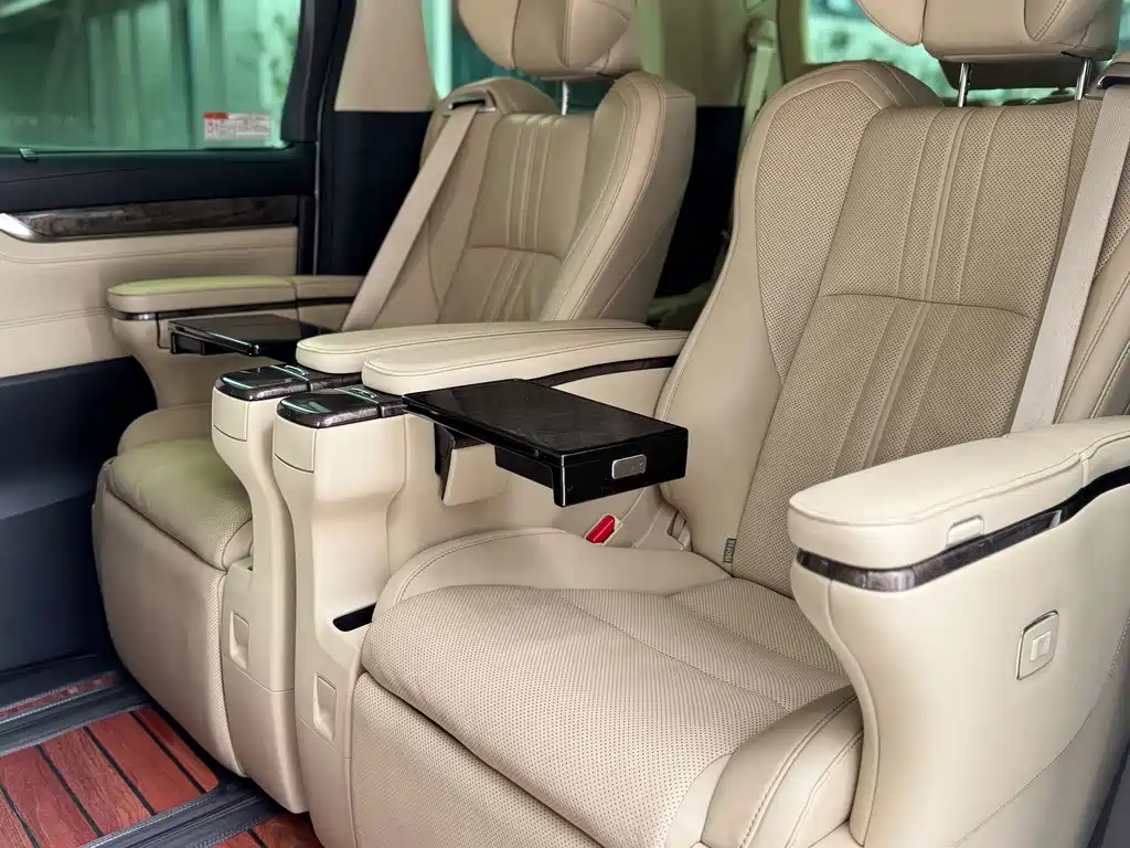 Toyota Alphard — миниатюра 13