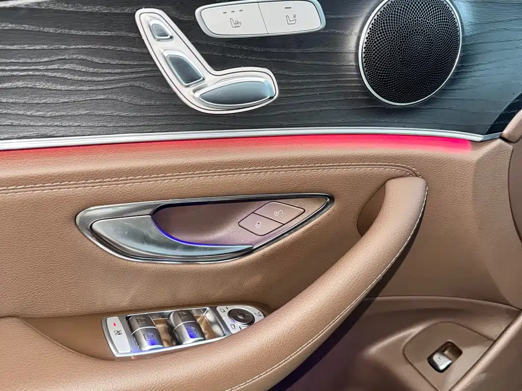 MERCEDES-BENZ E CLASS