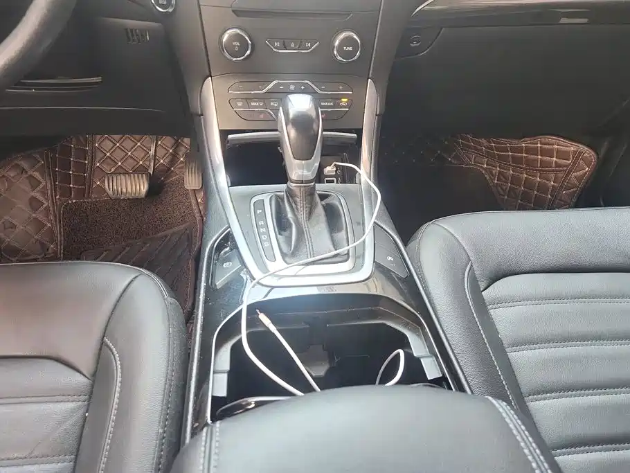 Ford Edge — миниатюра 16