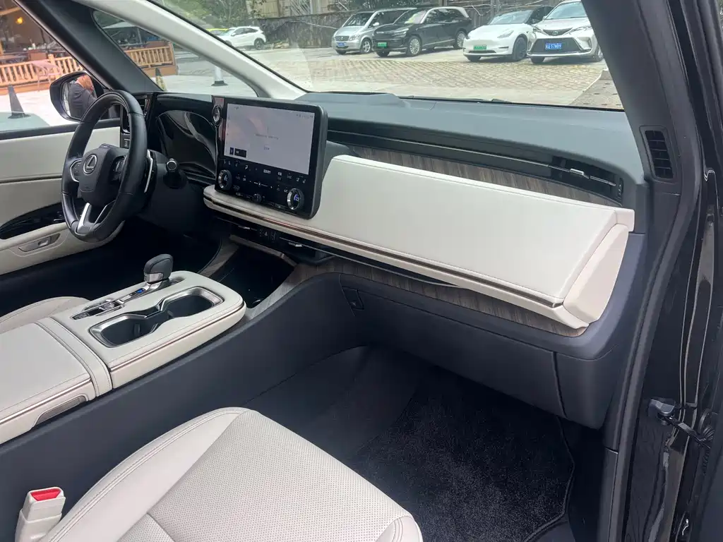 Lexus LM — миниатюра 15