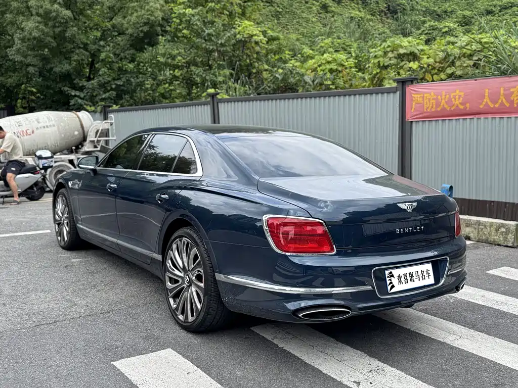 Bentley Flying Spur — миниатюра 3