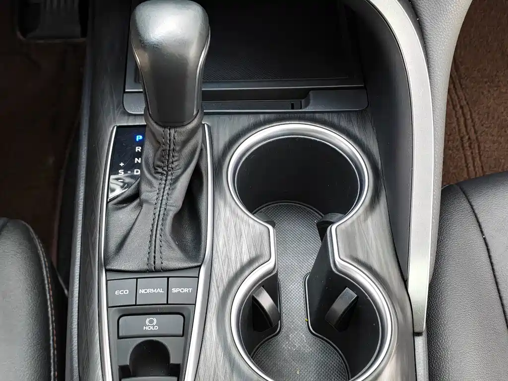 Toyota Camry — миниатюра 15