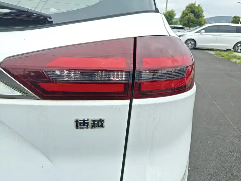 Geely Boyue — миниатюра 8