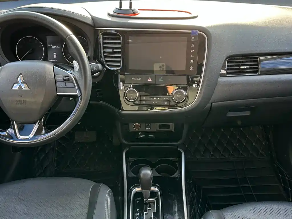 Mitsubishi Outlander — миниатюра 21