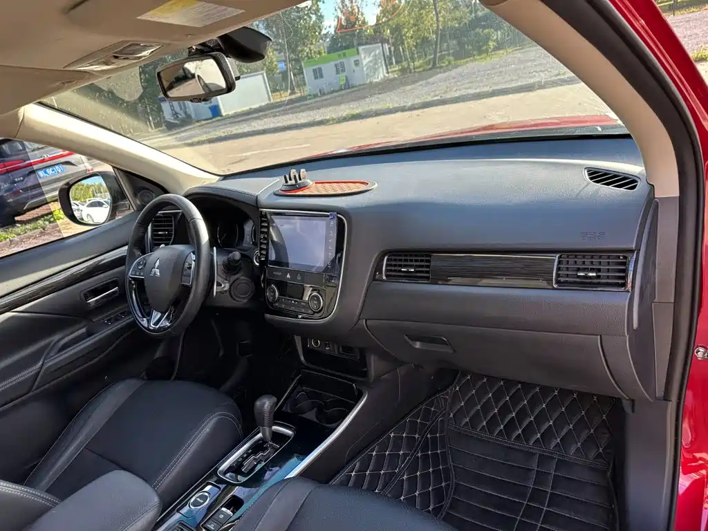 Mitsubishi Outlander — миниатюра 15