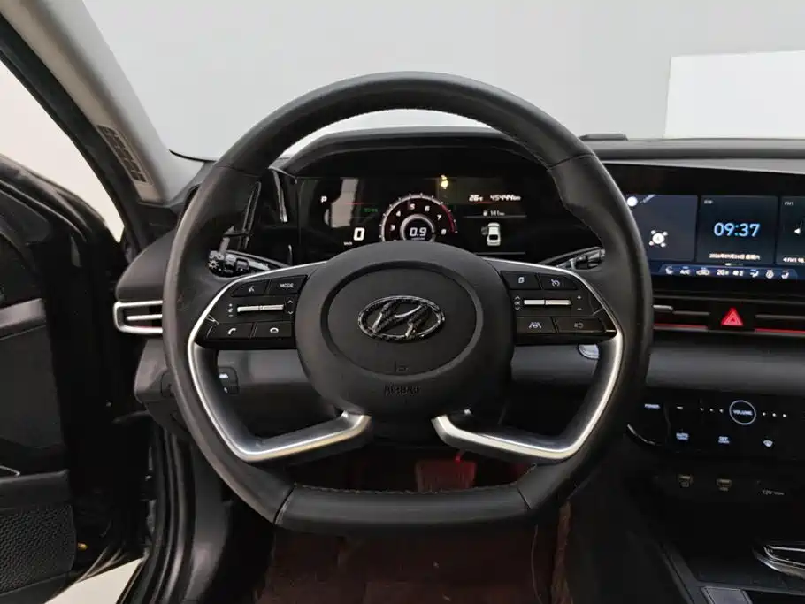 Hyundai Elantra — миниатюра 15
