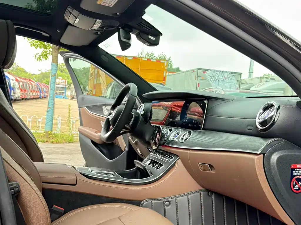 Mercedes-Benz E-Class — миниатюра 8