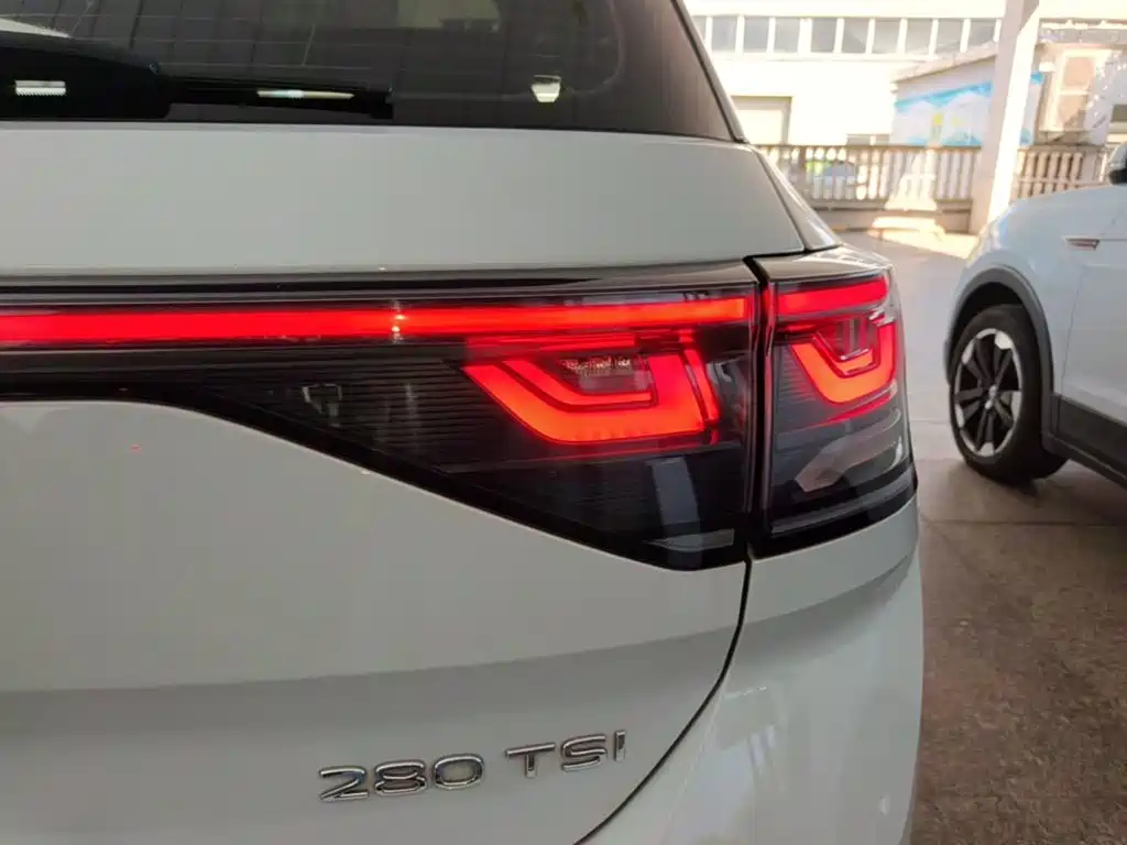 Volkswagen T-Roc — миниатюра 8