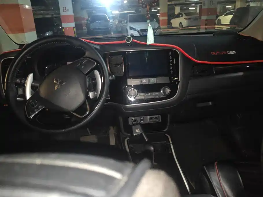 Mitsubishi Outlander — миниатюра 12
