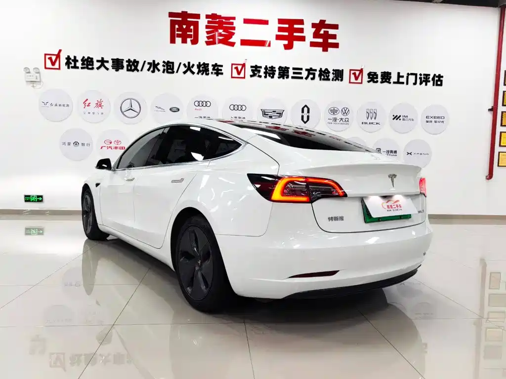 Tesla Model 3 — миниатюра 7