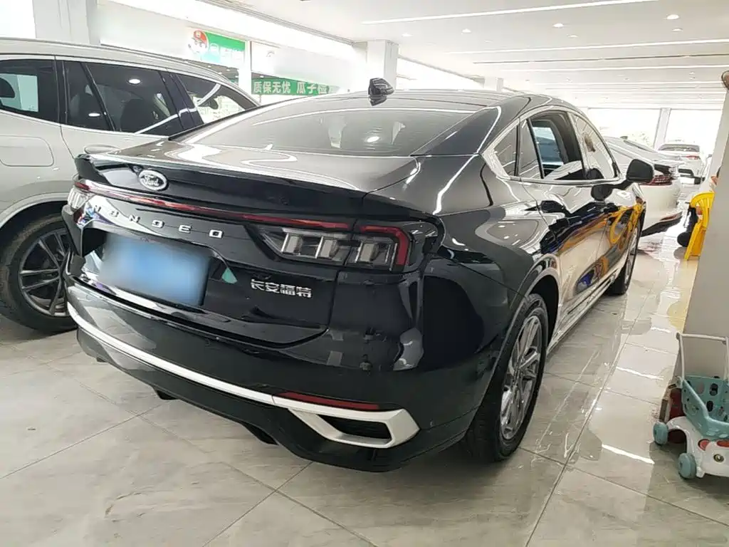 Ford Mondeo — миниатюра 7