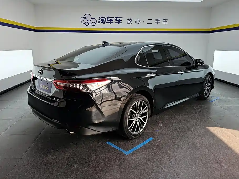 Toyota Camry 2021 2.5G Luxury