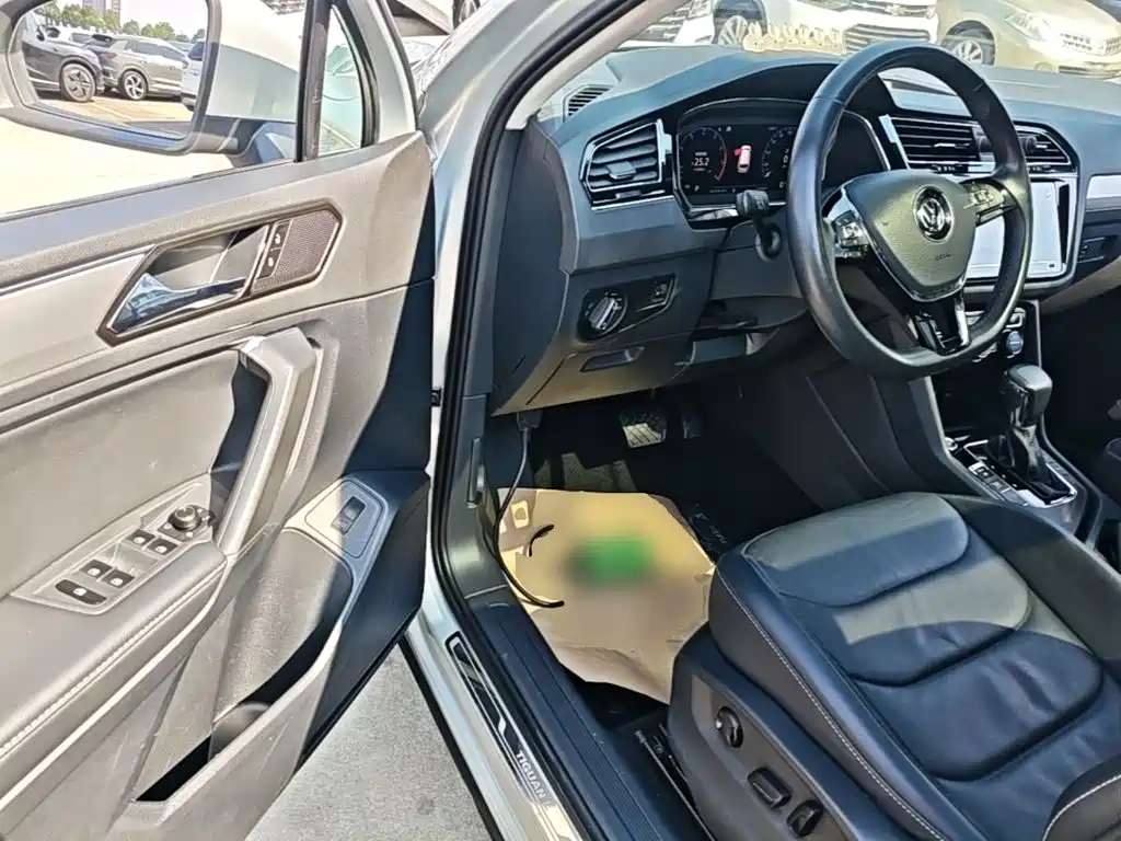 Volkswagen Tiguan L — миниатюра 16