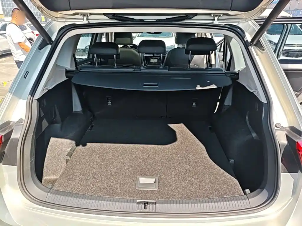 Volkswagen Tiguan L — миниатюра 19