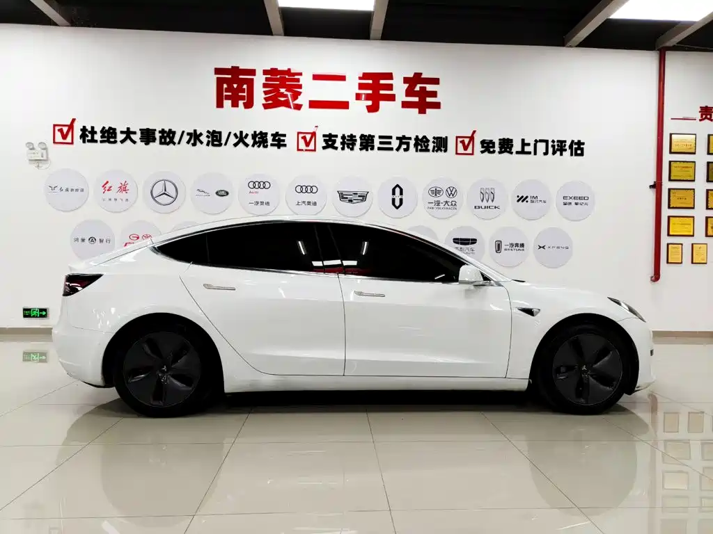 Tesla Model 3 — миниатюра 8