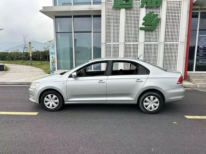 Volkswagen Santana — миниатюра 8