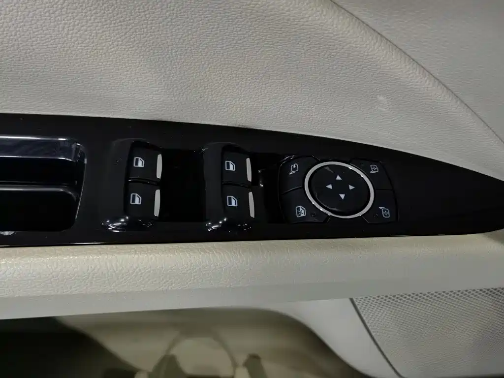 Ford Mondeo — миниатюра 9
