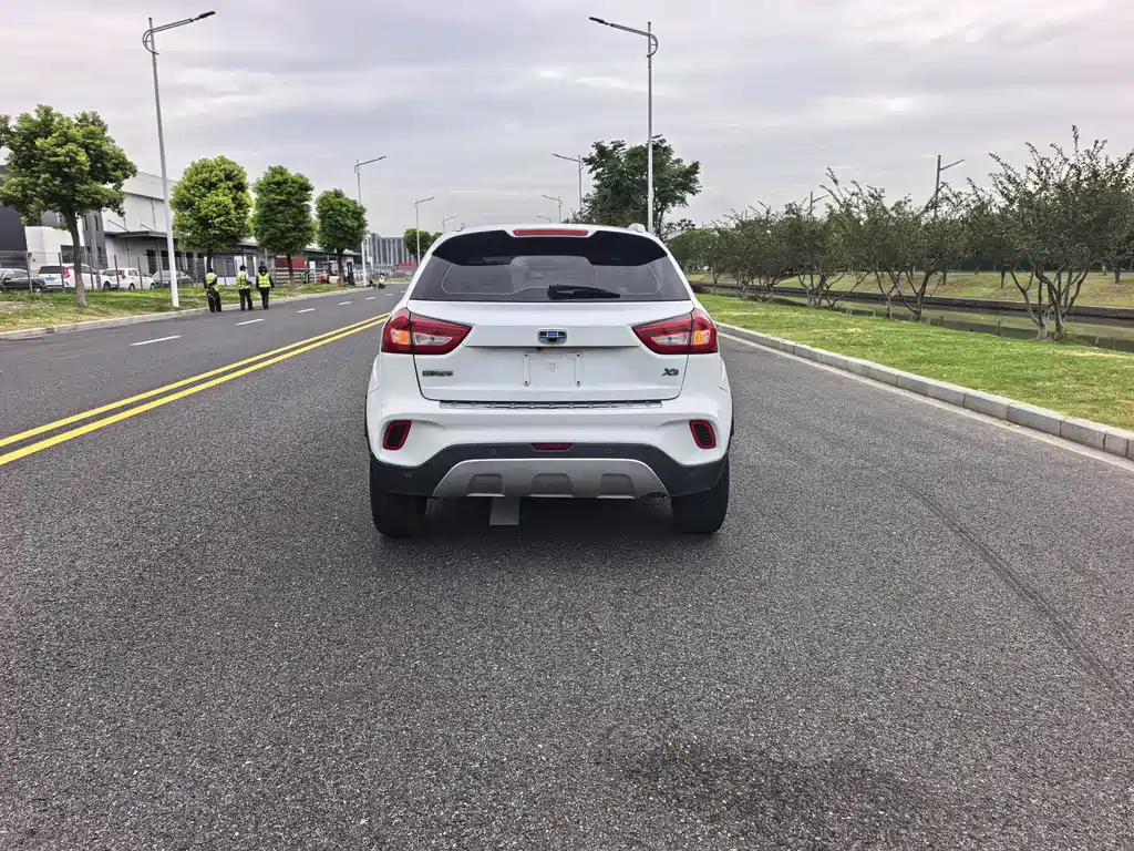 Geely Vision X3 — миниатюра 12