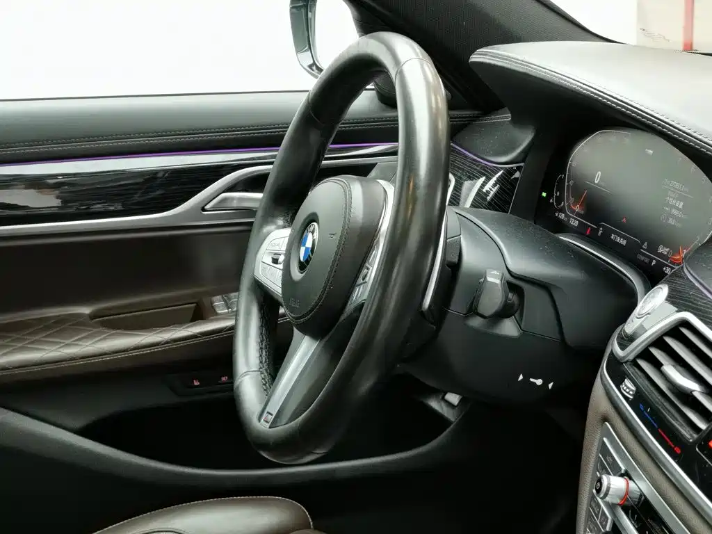 BMW 7 Series — миниатюра 22