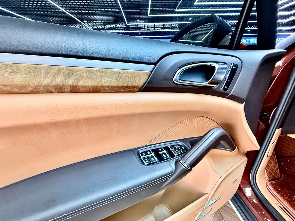 Porsche Cayenne — миниатюра 10