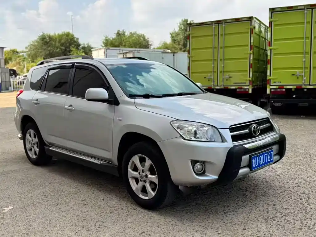 Toyota RAV4 — миниатюра 3