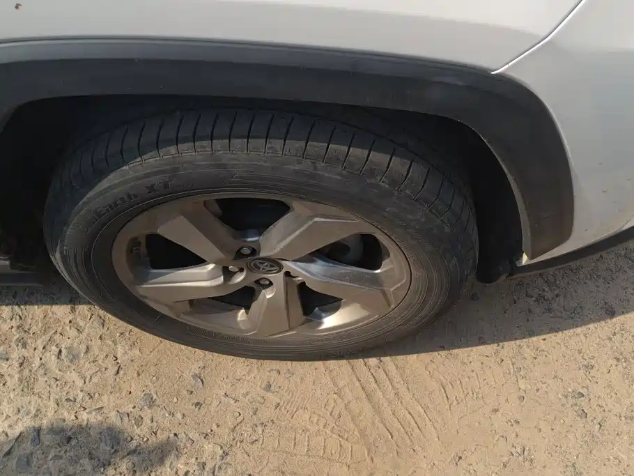 Toyota RAV4 — миниатюра 6
