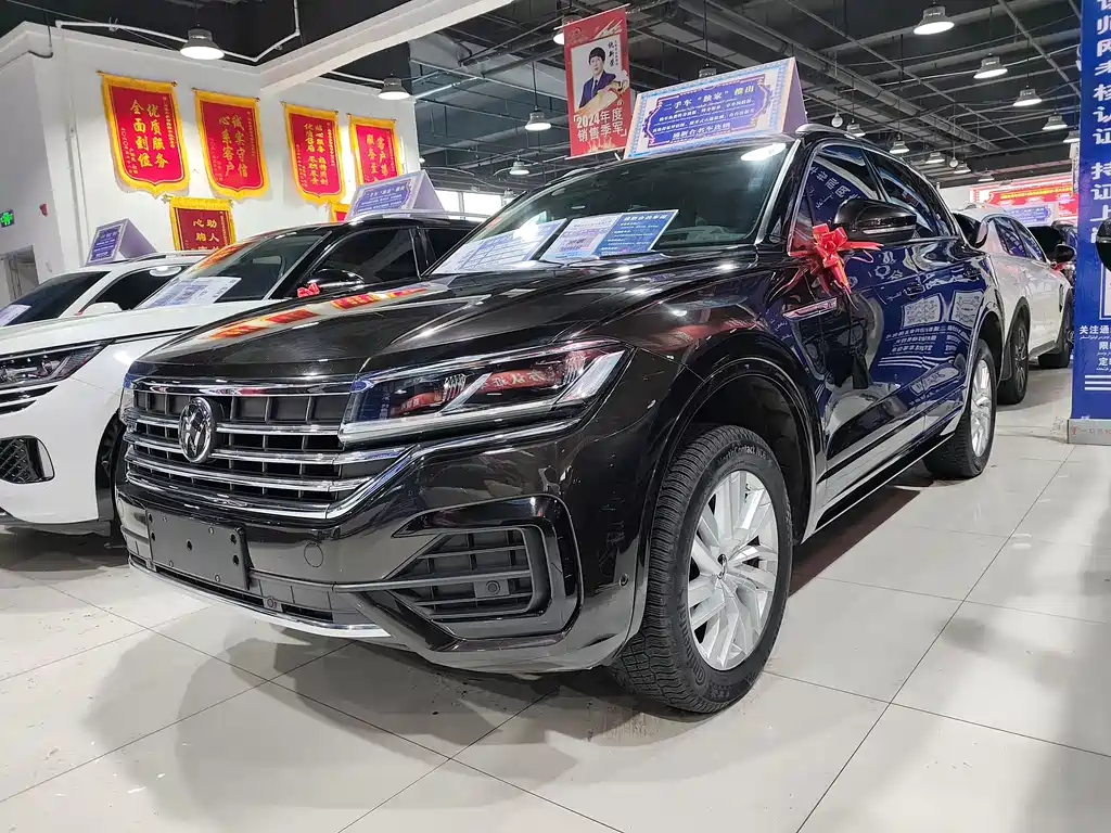 VOLKSWAGEN TOUAREG