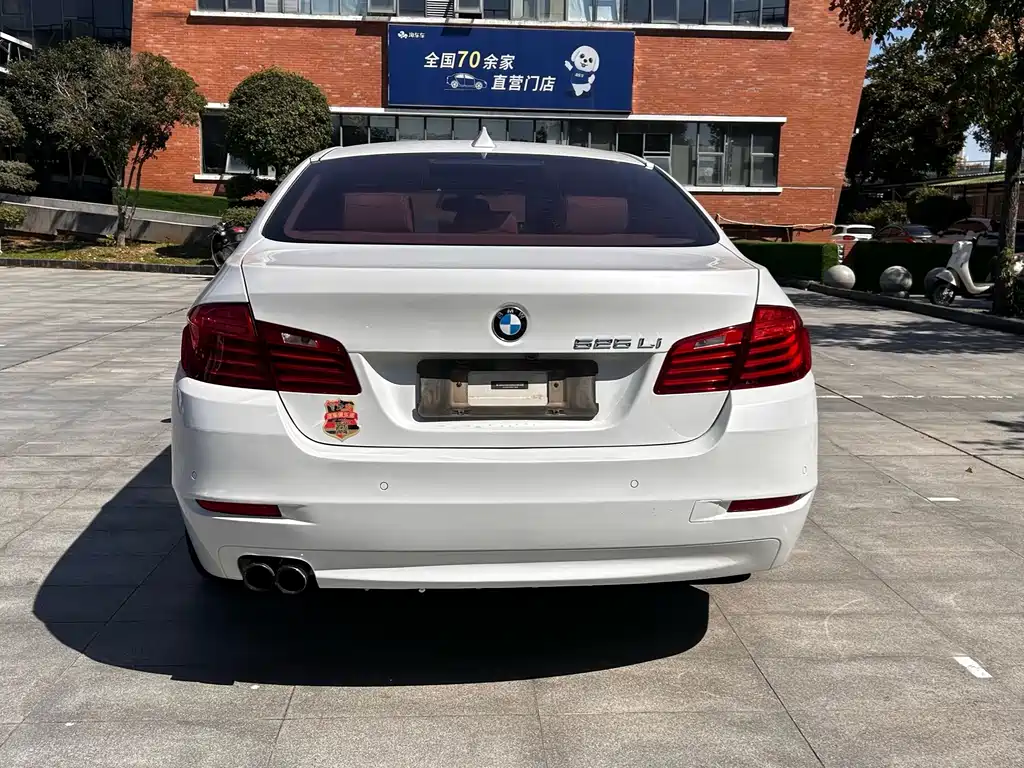BMW 5 Series — миниатюра 14