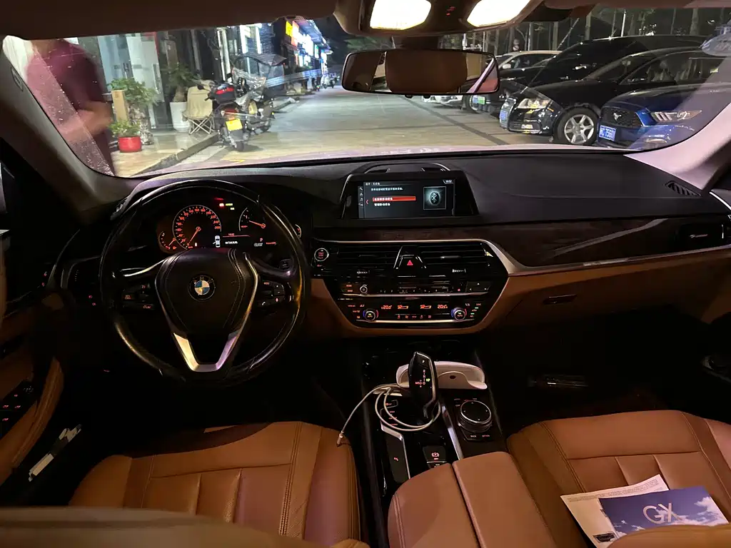BMW 5 Series — миниатюра 9
