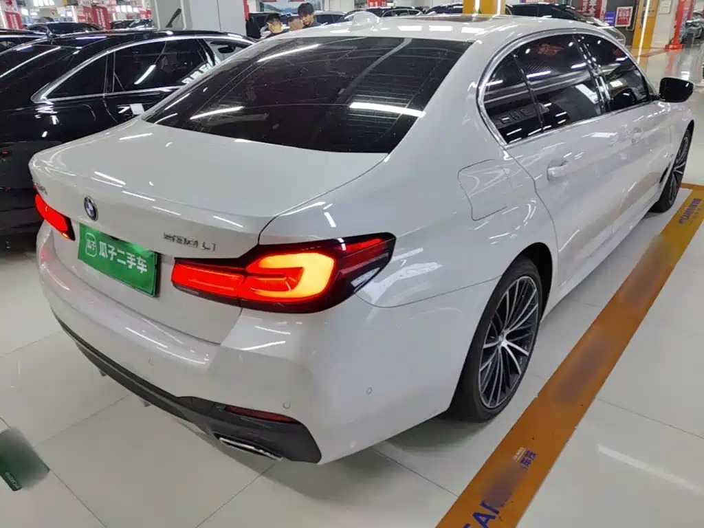 BMW 5 Series — миниатюра 7