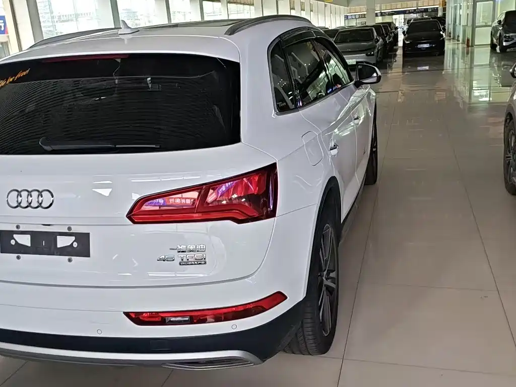 Audi Q5L — миниатюра 9