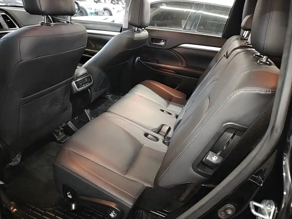 Toyota Highlander — миниатюра 17