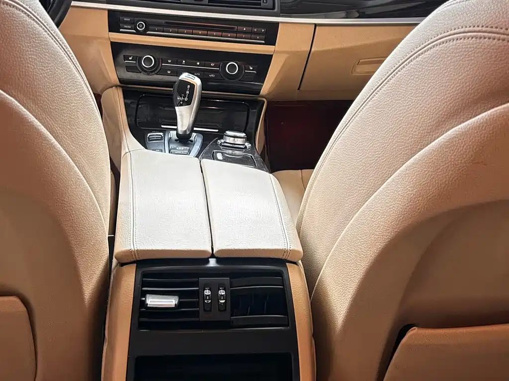 BMW 5 Series — миниатюра 5
