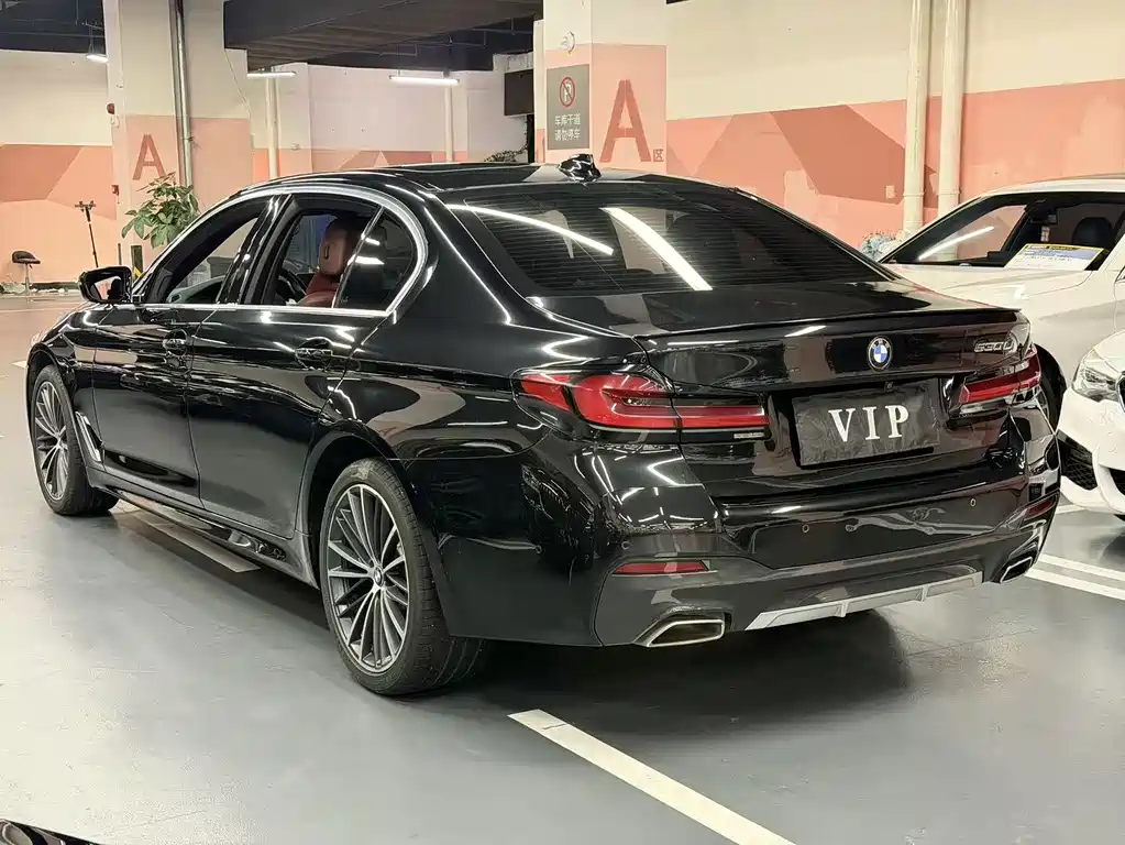 BMW 5 Series — миниатюра 9