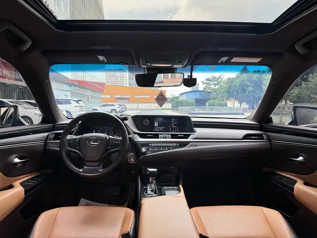 Lexus ES — миниатюра 8