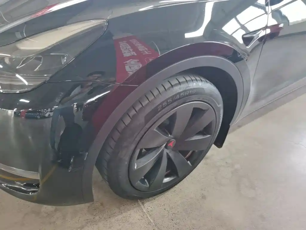 Tesla Model Y — миниатюра 23