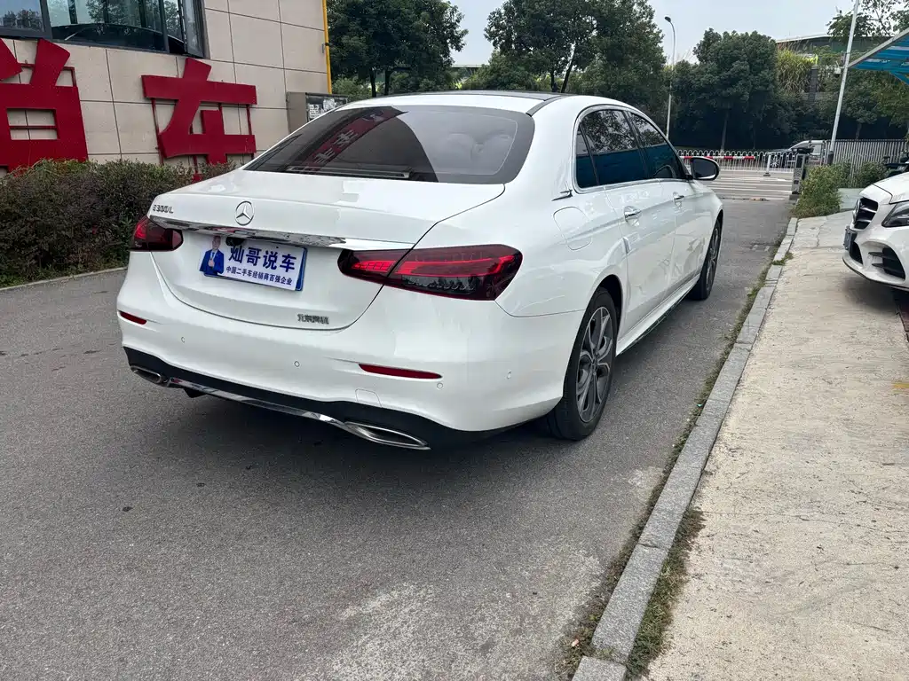 Mercedes-Benz E-Class — миниатюра 6
